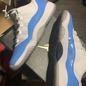 Jordan 11 lows university blue size 6